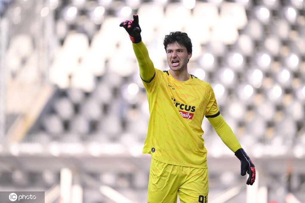 比利时门将拉芒加盟曼联
        
    比利时门将拉芒加盟曼联